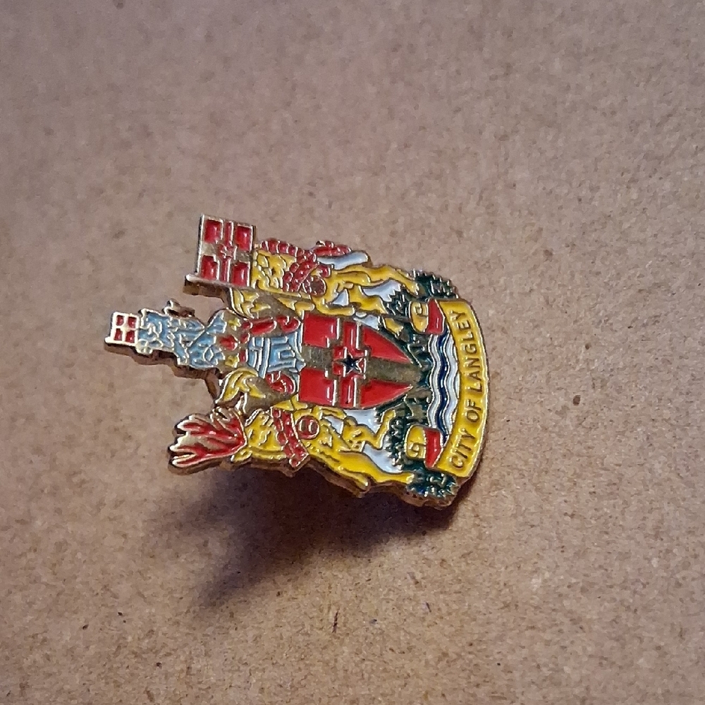 City of Langley Enamel Lapel Pin BC - Picture 2 of 6